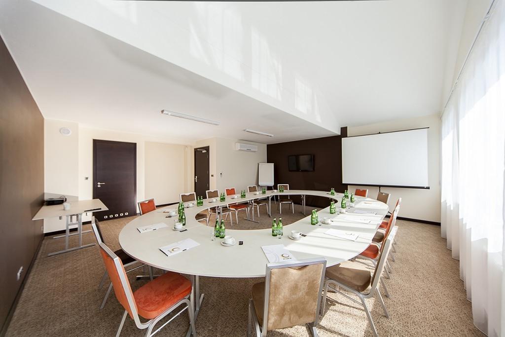 Hotel Eclipse Domasław Εξωτερικό φωτογραφία