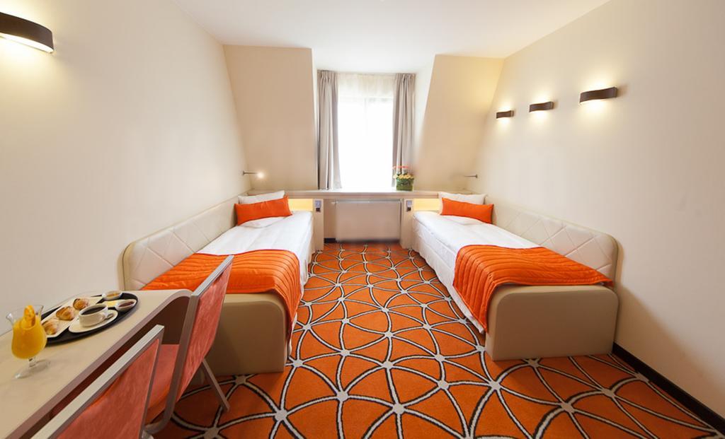 Hotel Eclipse Domasław Δωμάτιο φωτογραφία