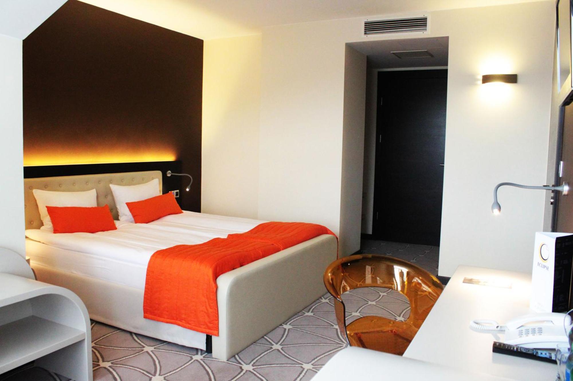 Hotel Eclipse Domasław Εξωτερικό φωτογραφία